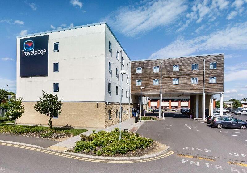Отель Travelodge Sunbury M3