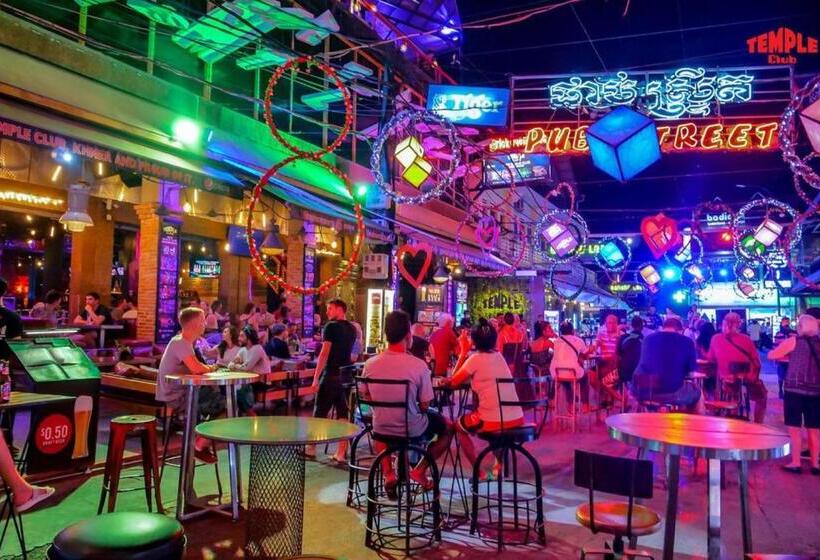 هتل Darling Pub Hostel