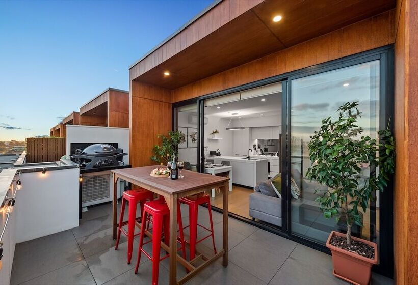 Staycentral   Northcote Townhouse With Study