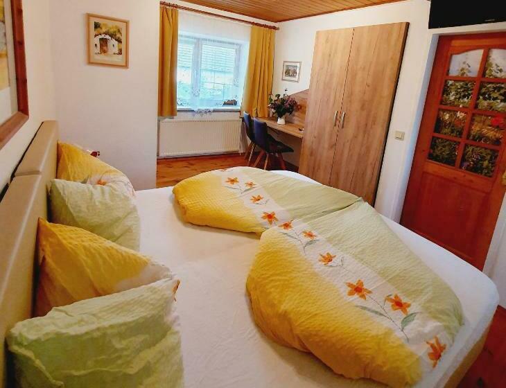 ペンション Weingut Bohrn Himmelbett