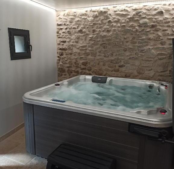 Bed and Breakfast Chambre D Hôte Avec Spa Privatif Domaine Les Nuits Envôutées   Gard