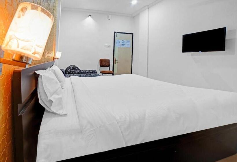 Capital O Convivial Hotel Amit Regency