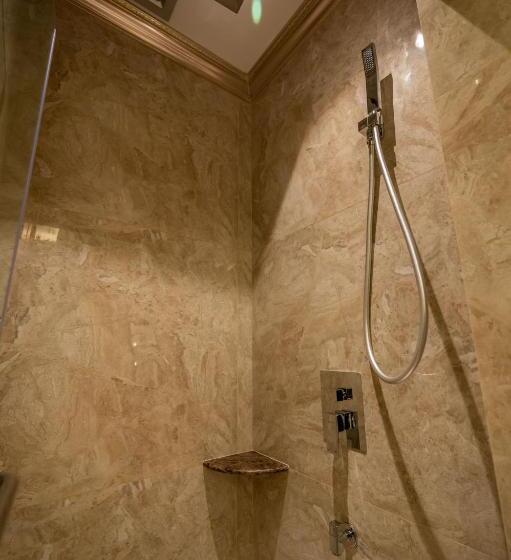 هتل A Residence @ Between Hilton & Cititel