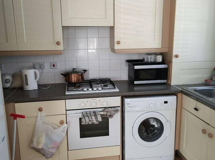 Immaculate 1 Bed Apartment In Borehamwood