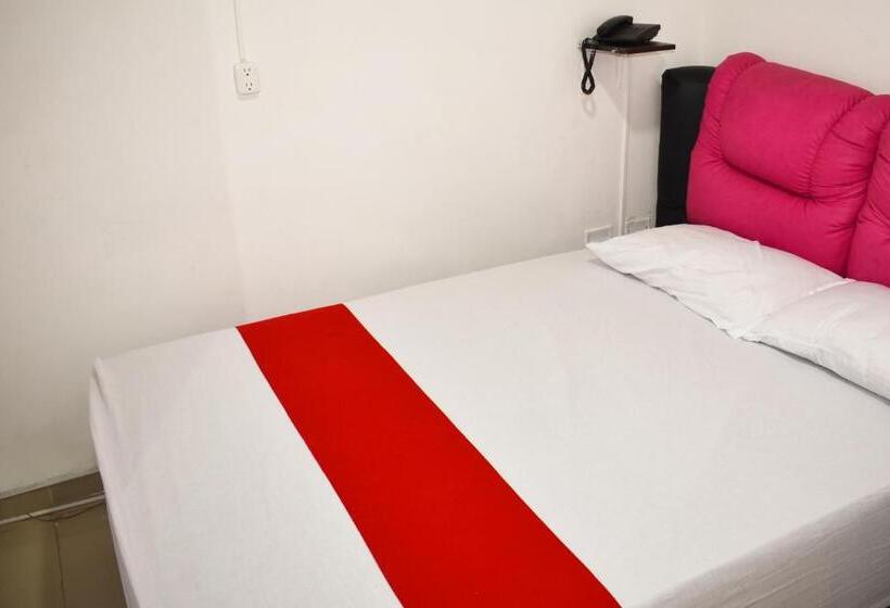 هتل Hostal Casa Blanca Cabecera