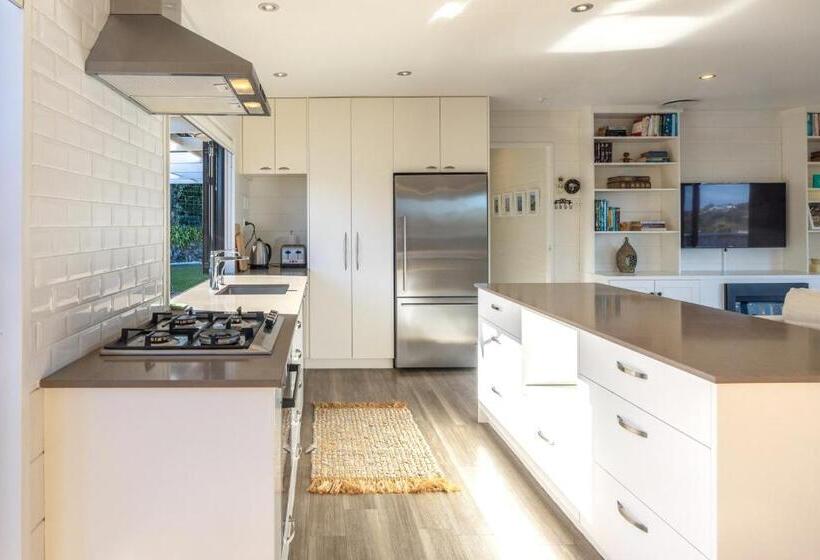 Skomer House   Stay Waiheke