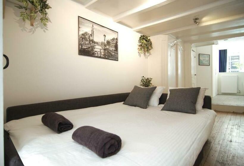 مبيت وإفطار Cosy Apartment Right In The City Center With Airco!