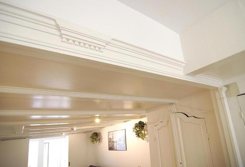 مبيت وإفطار Cosy Apartment Right In The City Center With Airco!