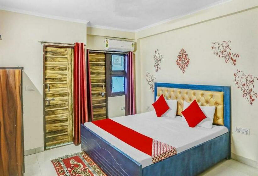 Hotel Oyo 86348 Crossing Republik
