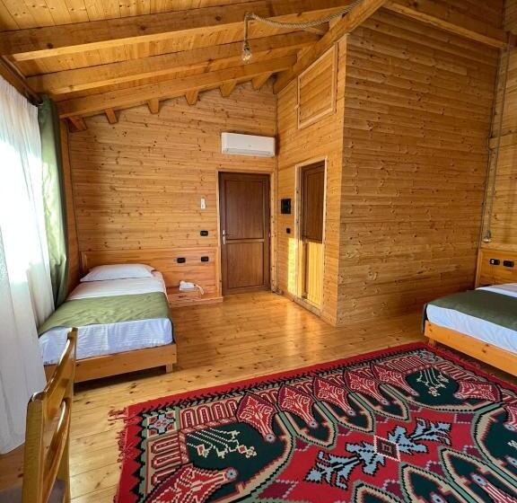 هتل Wooden House