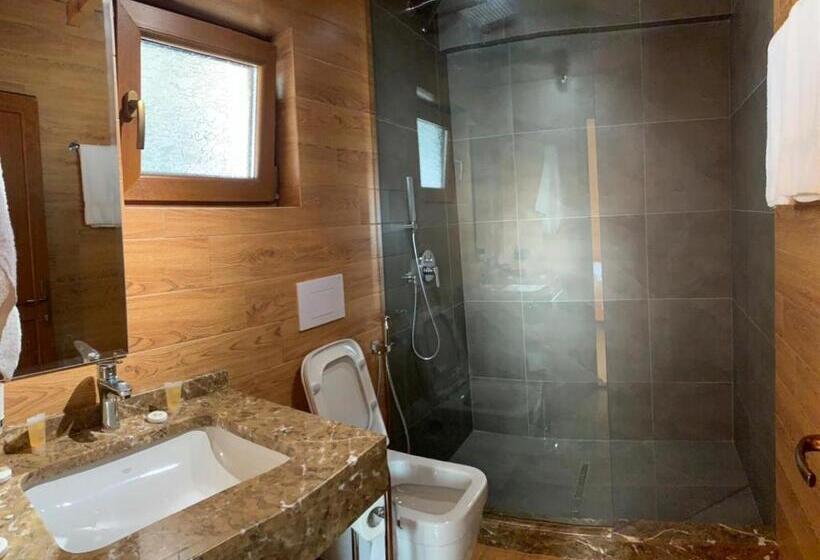 هتل Wooden House