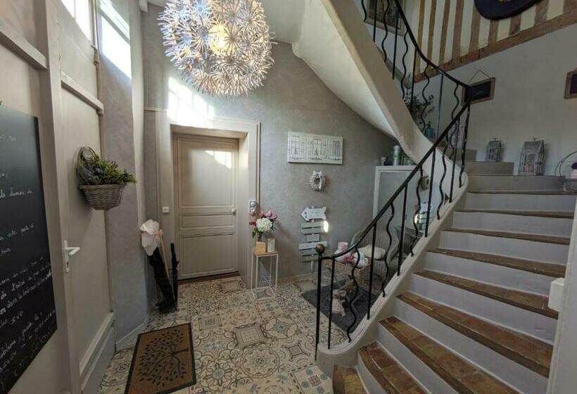 تختخواب و صبحانه D Anciennes Chambres De Bonnes
