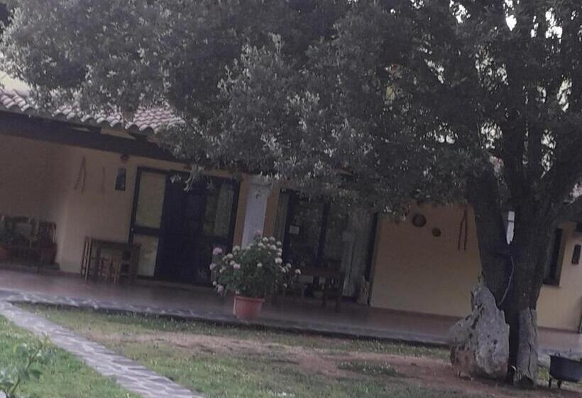 هتل Agriturismo La Tuva