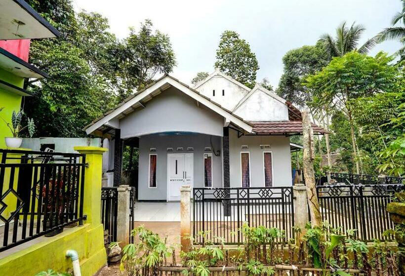 هتل Oyo Homes 90918 Eco Tourism Geopark Gunung Masigit Homestay Syariah