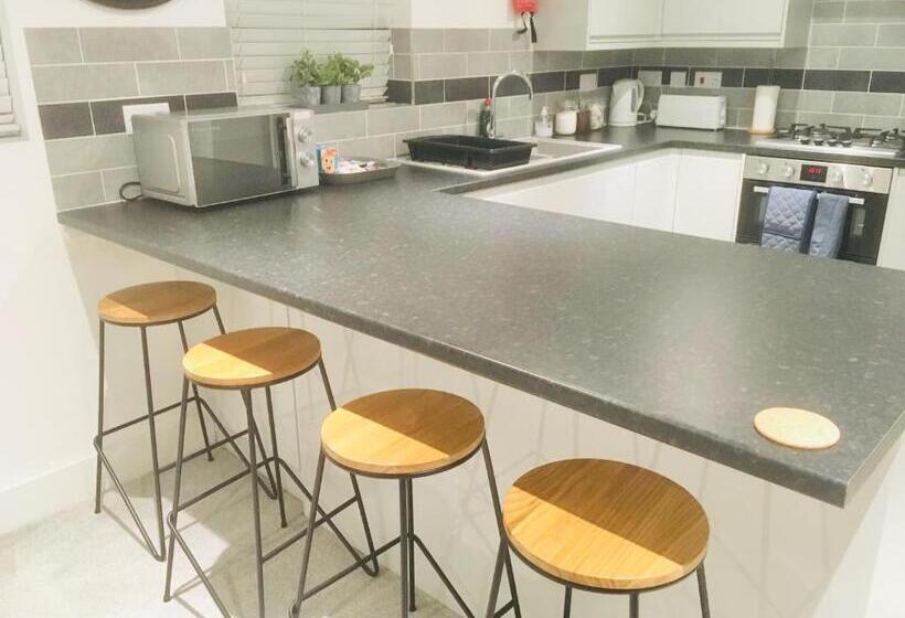 Huntingdon Apartment