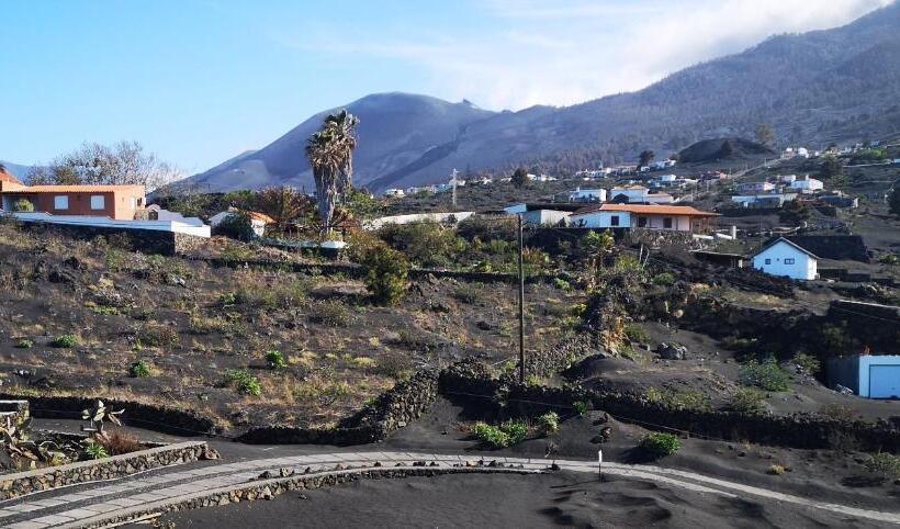 Sea And Mountain View Apartment