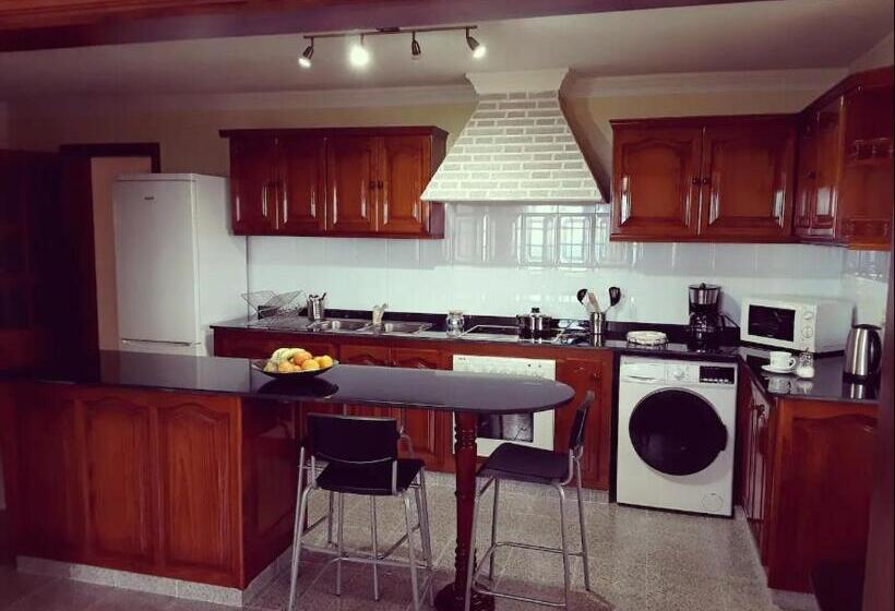 Sea And Mountain View Apartment