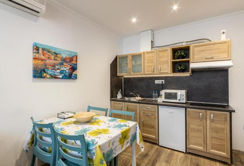 E Home Apartments