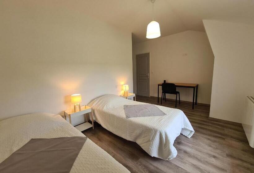 Maison Calme Avec Jardin Et Terrasse, Proche Châteauroux, 3 Chambres, 3 Salles De Bain, Parking Incl