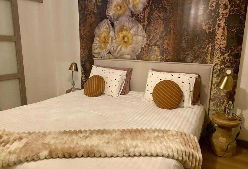 Coural  Chic