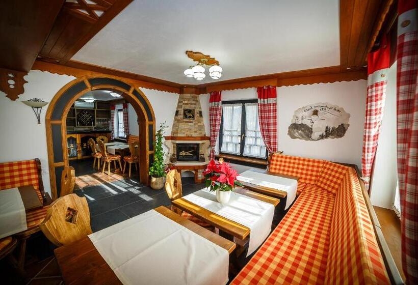 هتل Colț De Austria
