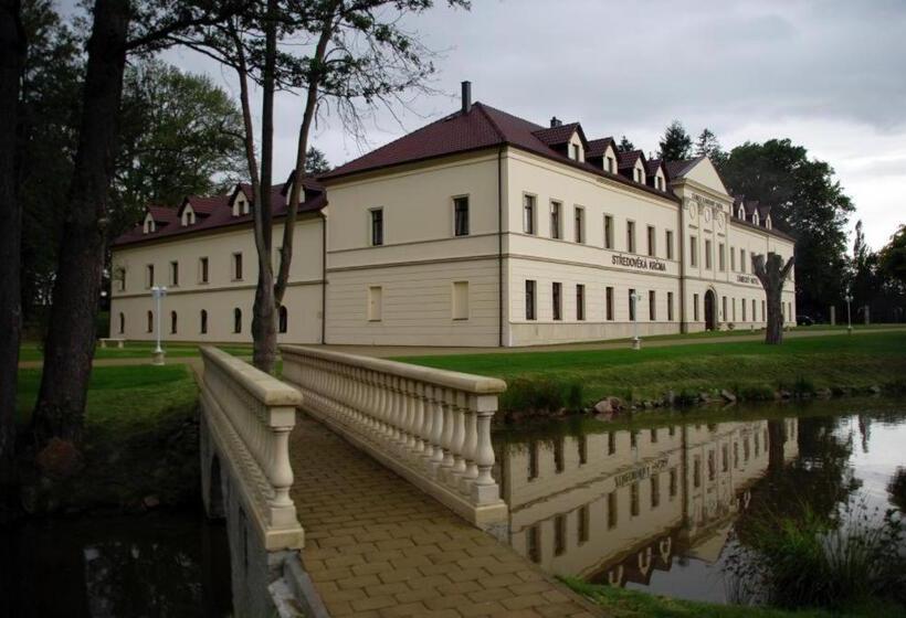 Отель Zámek Kamenný Dvůr