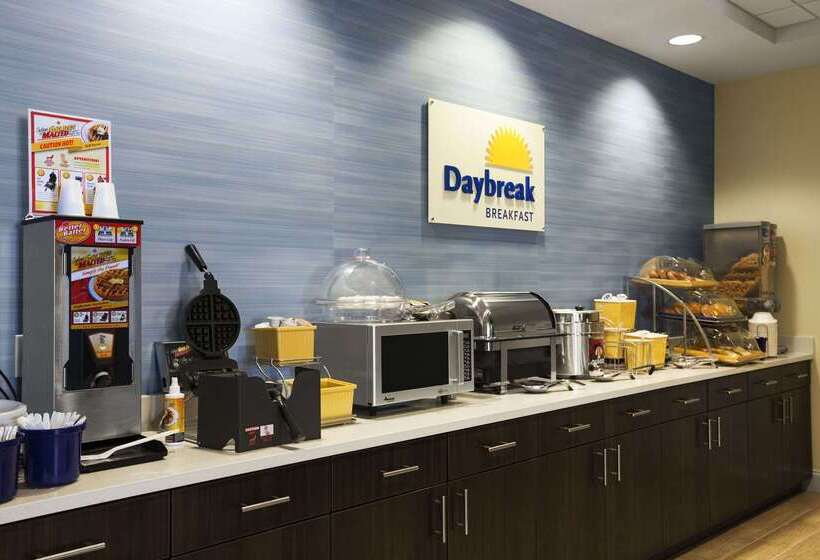 בית מלון כפרי Days Inn & Suites By Wyndham Altoona