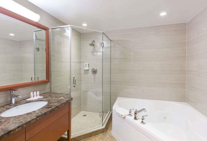فندق Ramada By Wyndham Flushing Queens