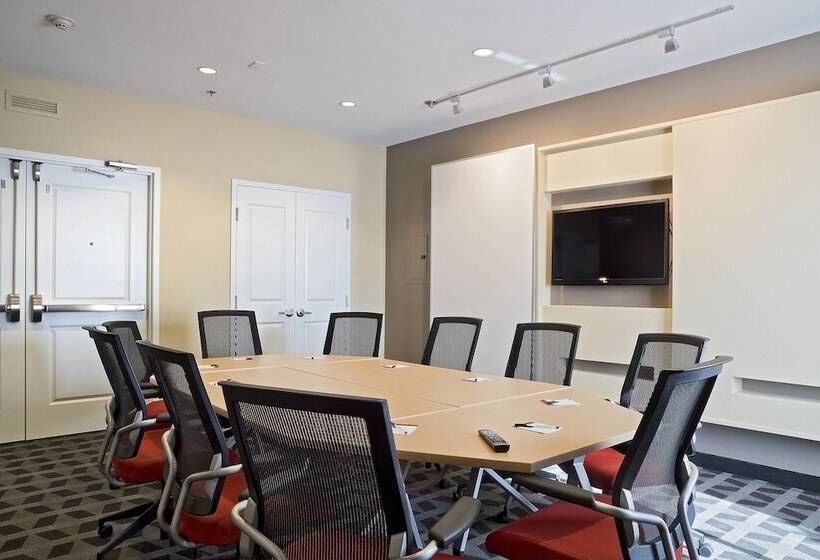 هتل Towneplace Suites By Marriott Dodge City