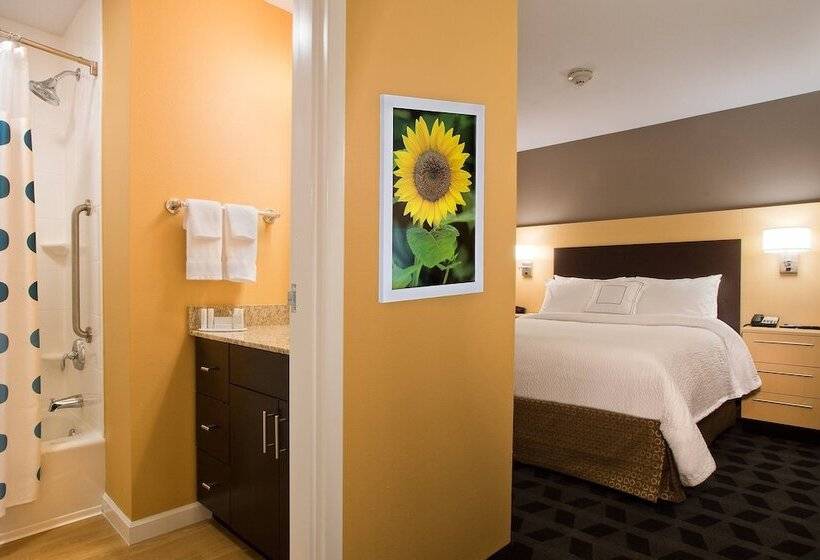 هتل Towneplace Suites By Marriott Dodge City