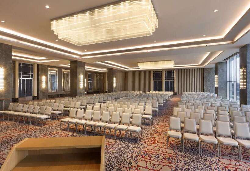 Wyndham Grand Istanbul Levent Hotel & Conference Center
