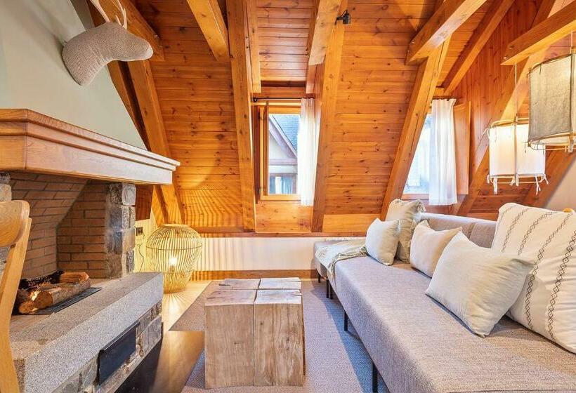 Luderna Casa Eth Farrow I