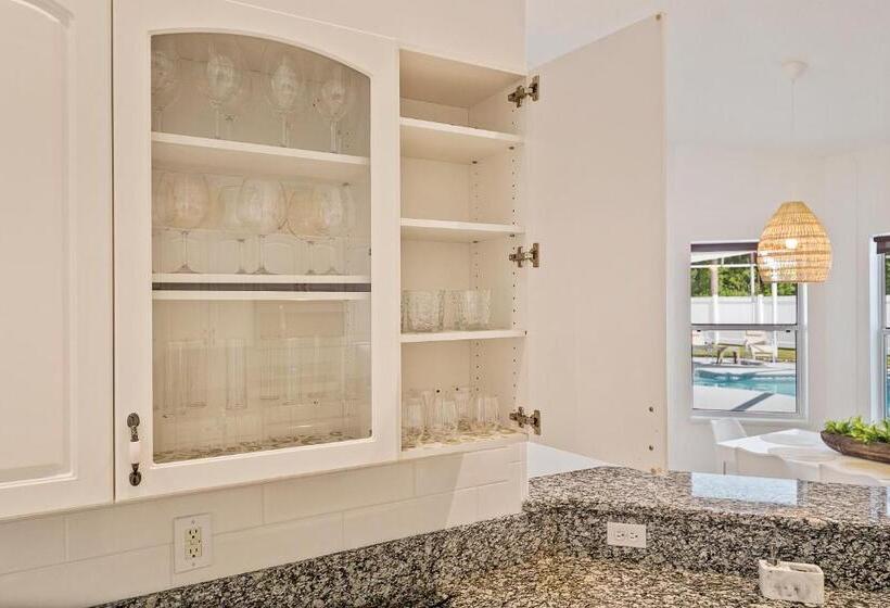 Villa Las Palmas Beautiful Fenced In Pool Home With Spa  Sleeps 8