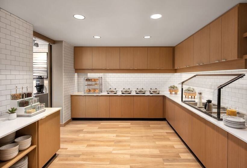 Отель Residence Inn By Marriott Tampa Wesley Chapel