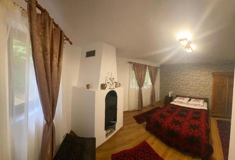 تختخواب و صبحانه Căsuța Din Pădure