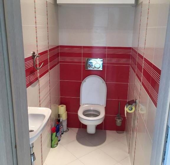 هتل Lake View Apartments Near Golf Resort Kunětická Hora, Dříteč