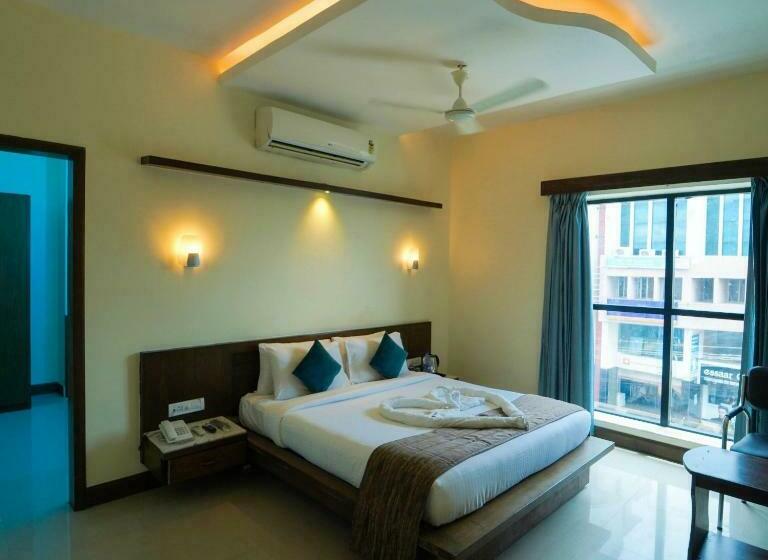 Отель Vari Park Comfort Stay