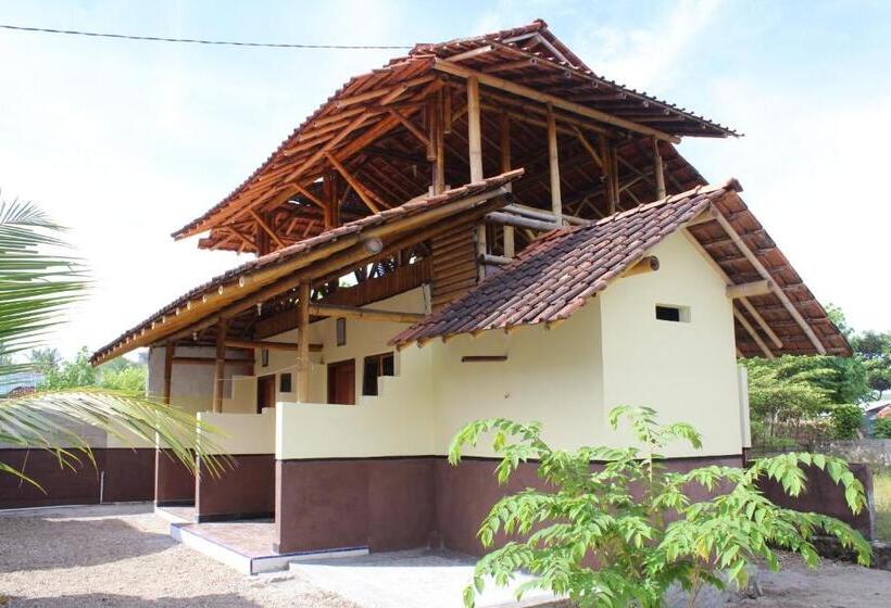 بنسيون Harry S Ocean House Watukarung Homestay