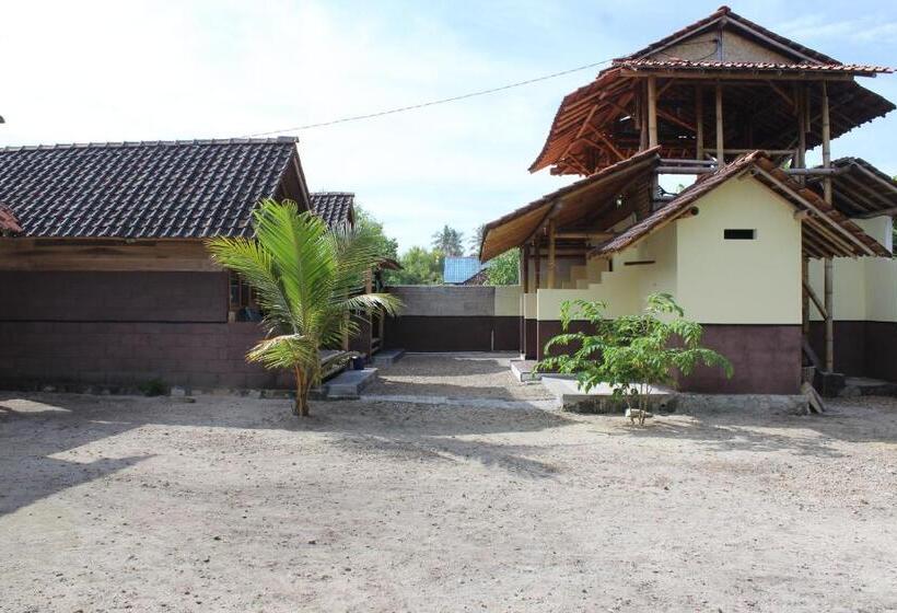 بنسيون Harry S Ocean House Watukarung Homestay