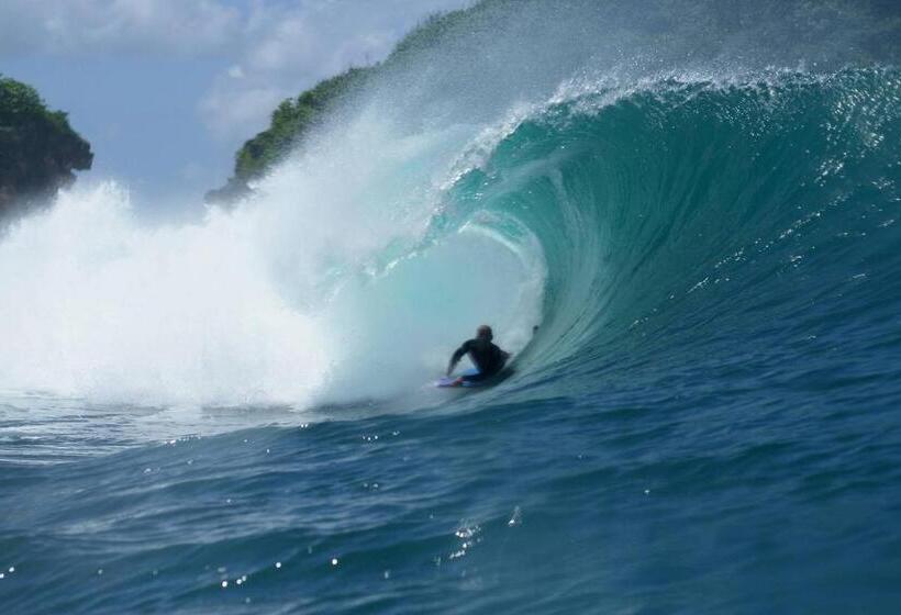 بنسيون Harry S Ocean House Watukarung Homestay