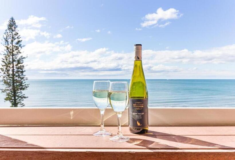 Stunning Views At Alex Heads, 2 Br Stylish Apt