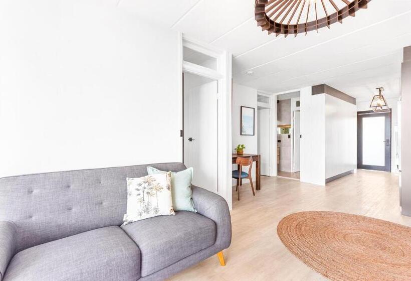 Stunning Views At Alex Heads, 2 Br Stylish Apt