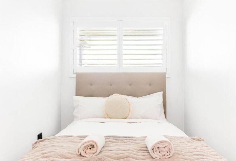 Stunning Views At Alex Heads, 2 Br Stylish Apt