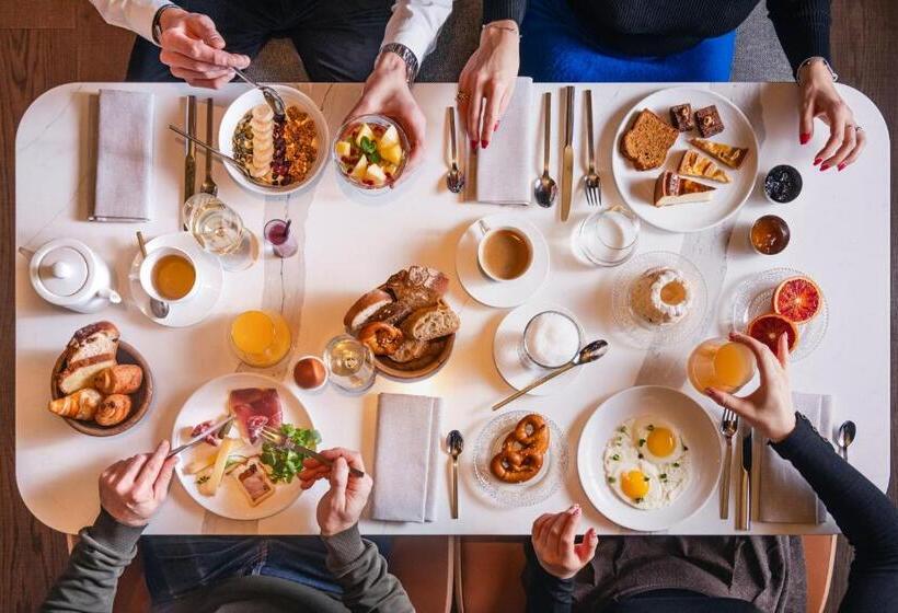 هتل Leonor The Place To Live