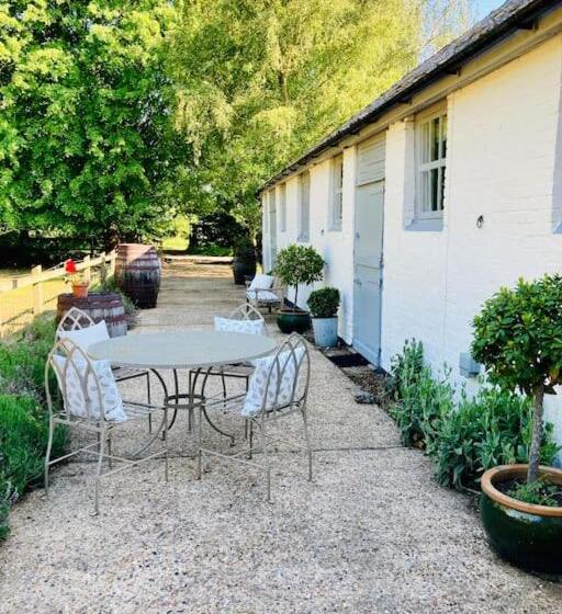 Vineyard Cottage, Hartest   2 Bed With Parking