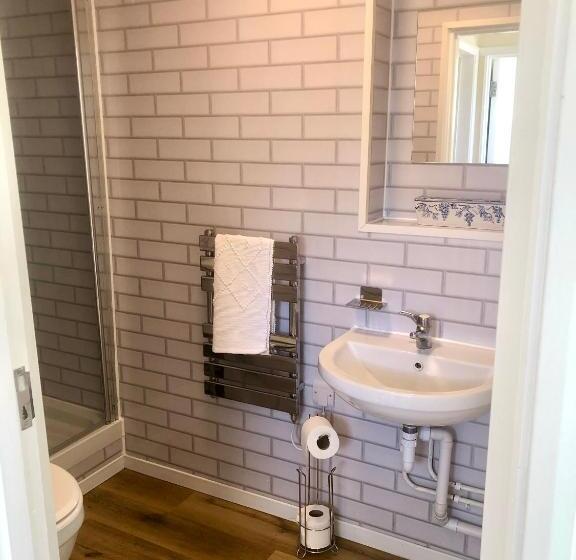 Vineyard Cottage, Hartest   2 Bed With Parking