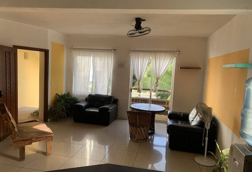 پانسیون Brisamar Guesthouse