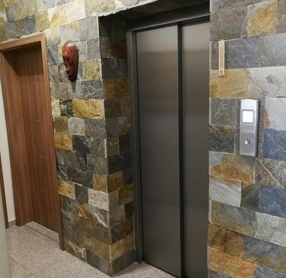 Pension (Hôtel basse catégorie) флора поморие