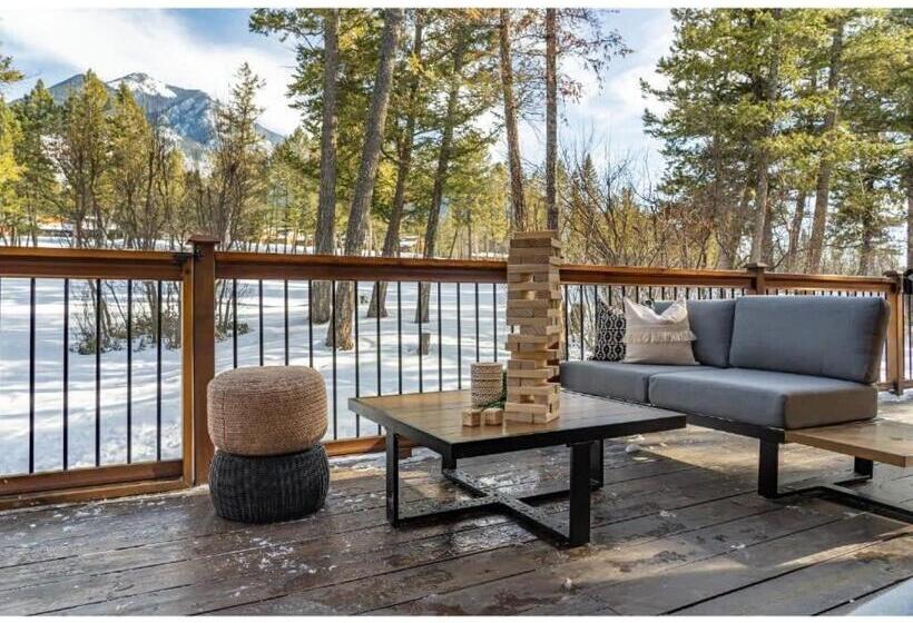 The Matterhorn I Hottub I Ping Pong I Chalk Wall