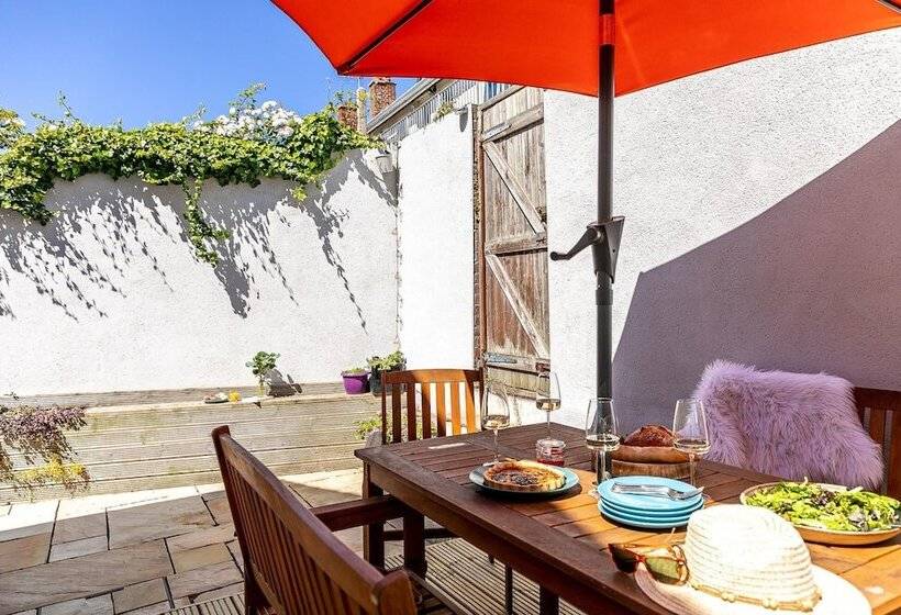 The Terrace   Light, Bright Characterful Coastal Home With Parking Near Beaches